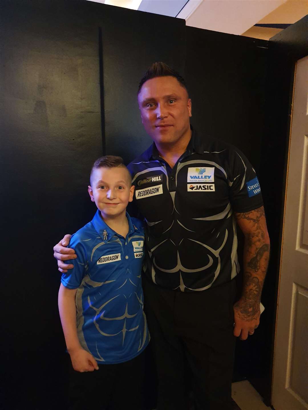 Harvey Stringer with Gerwyn Price. (32843354)