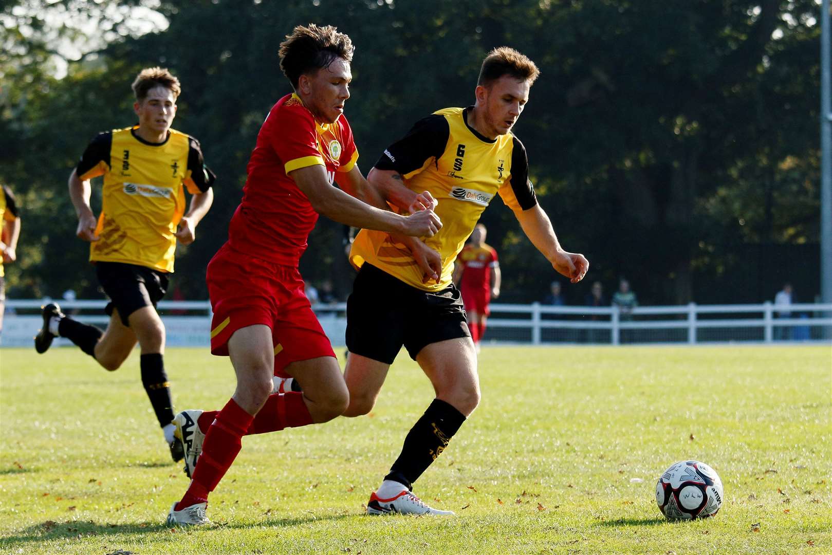 Reon Huckvale battles with Charlie Mayhew. Picture: Mark Bullimore