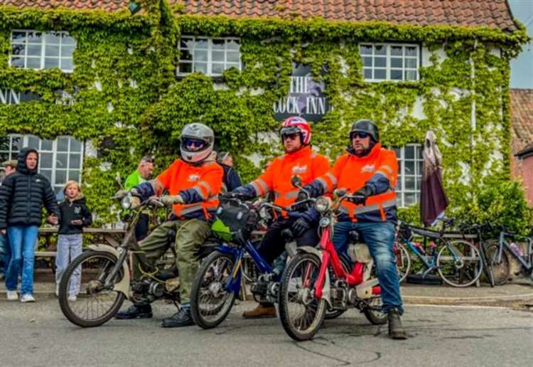 London’s calling: Trio answer SOS to take on 136-mile trip