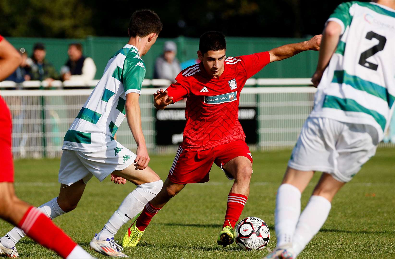 Illias Zachariou takes on Josh Tysoe. Picture: Mark Bullimore