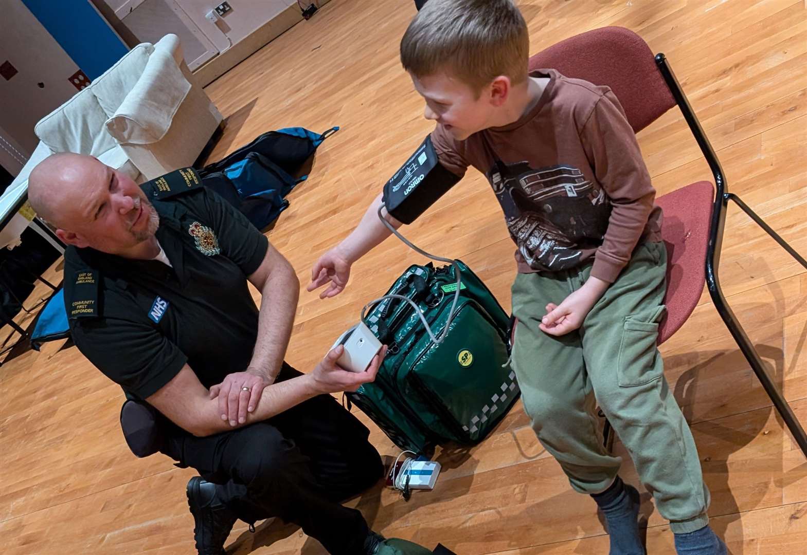 Leighton Page, Framlingham CFR Coordinator, showing Janet Walne’s grandson some of the life-saving equipment funded in Janet’s memory. Picture: East of England Ambulance Service NHS Trust