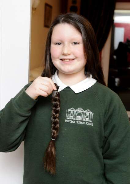 Phoebe Cooper Green having her hair cut shorter for charity. With hair dresser Tracy Jones. ANL-151125-171344005