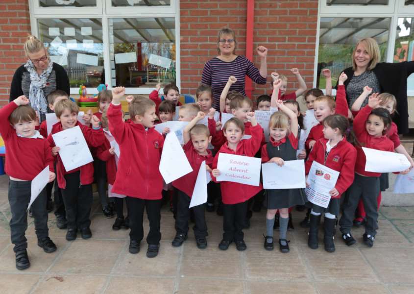 MDEP-16-11-2016-009 Roydon Primary School 'Reverse Advent Calendar' ANL-161116-214724005