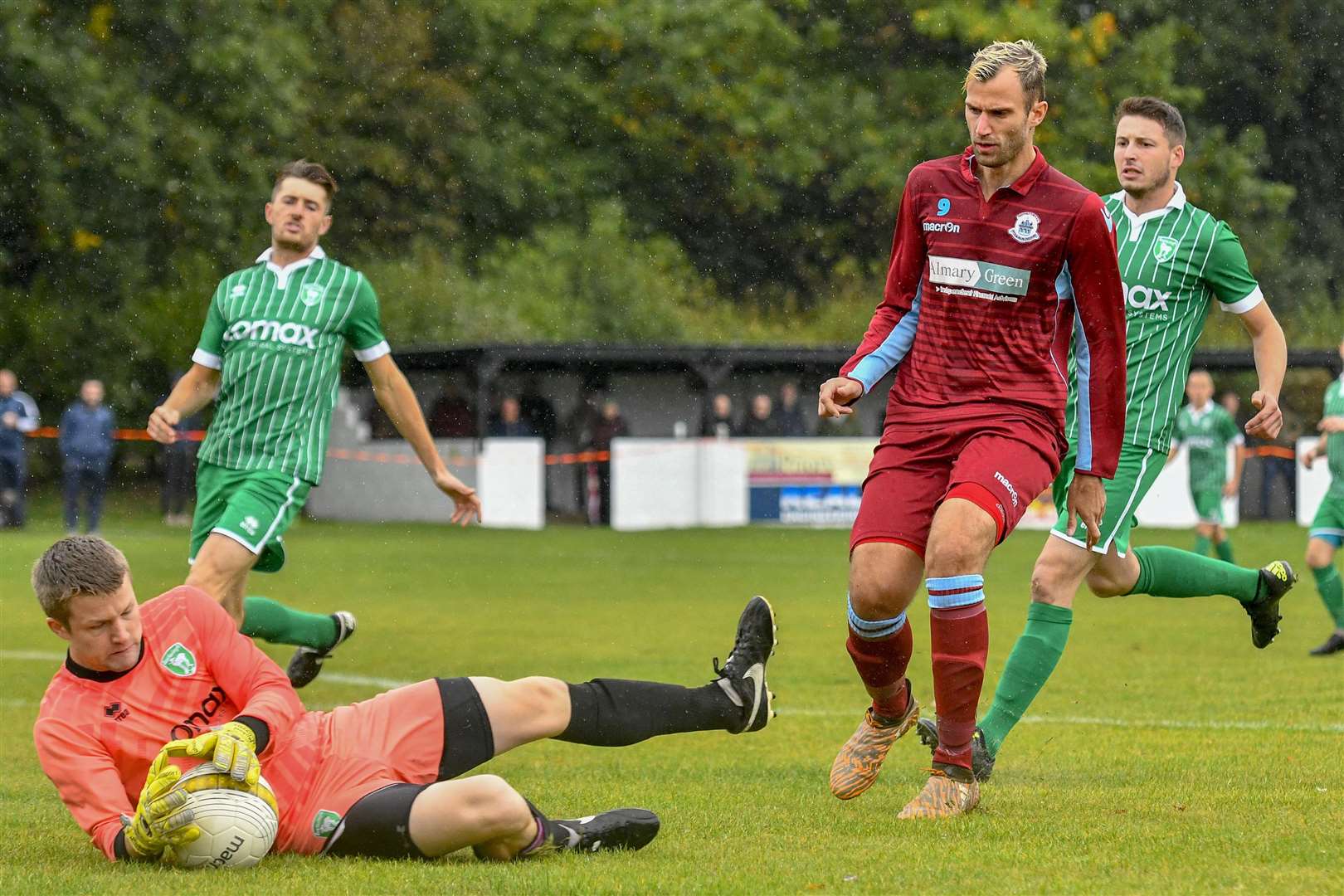 East Harling, Norfolk, UK, 06 October 2018..Football action from East Harling v Thetford - Jamie Woodcock (EH) and Andrew Wood (T)..Picture: Mark Bullimore Photography. (4635716)