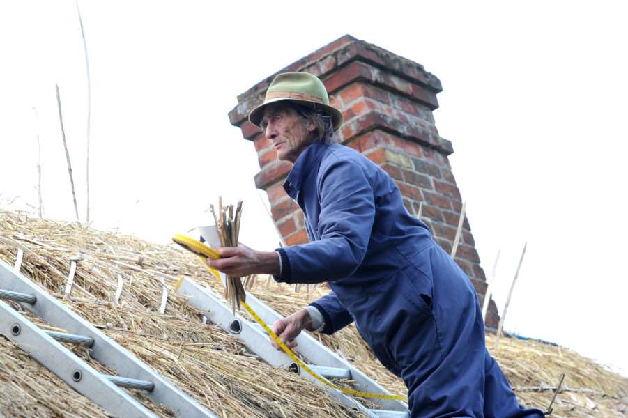 Thatcher Graham Borrill fell from a rood whilst working. 10 thatchers from around the area have come together to finish the job in a show of solidarity ANL-161019-184214009
