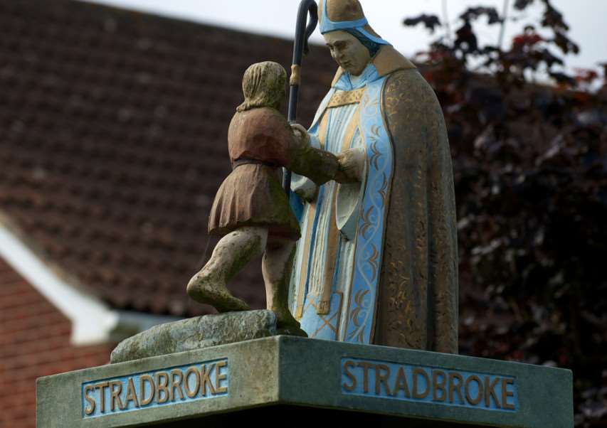 VILLAGE SIGN - STRADBROKE ENGANL00120130220100340