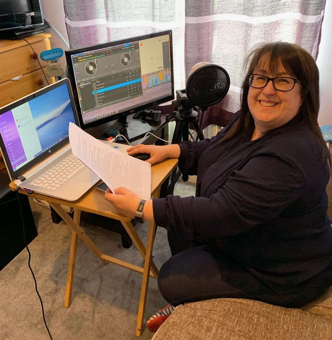 DJ Kim Bannon working at home for Radio Stradbroke. (33310135)