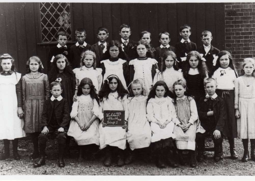 Wickham Skeith school in 1913 ANL-141217-111915001