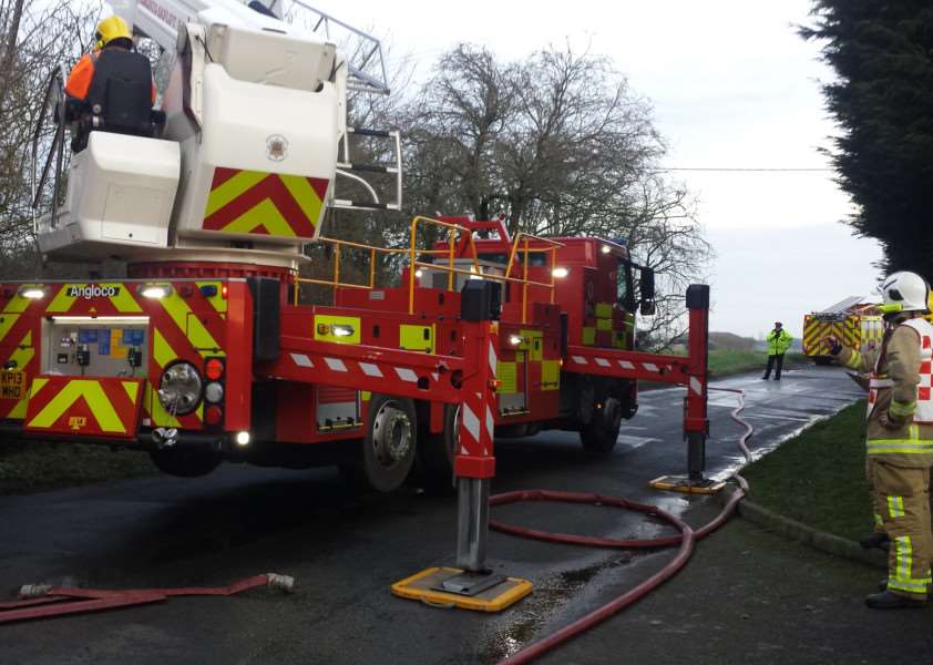 Thatch fire at Elmswell ANL-160121-180232001