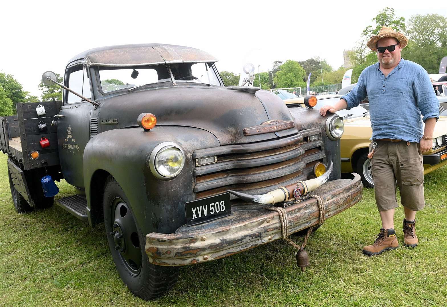 Wayne Allen with his 1952 Cheverolet 6400. Picture: Mecha Morton