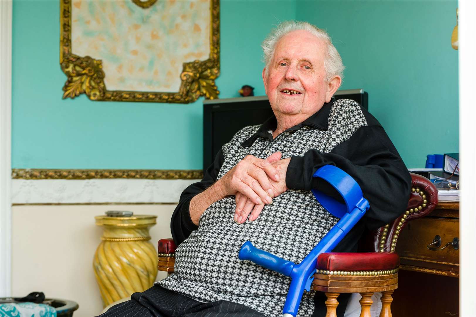 Neville Pearson who suffers from Osteoarthritis, was overwhelmed with pain to the point that he was considering suicide, until an optician from Adkins Optician 'worked a mircale on him'...Picture: MARK BULLIMORE PHOTOGRAPHY. (40129385)