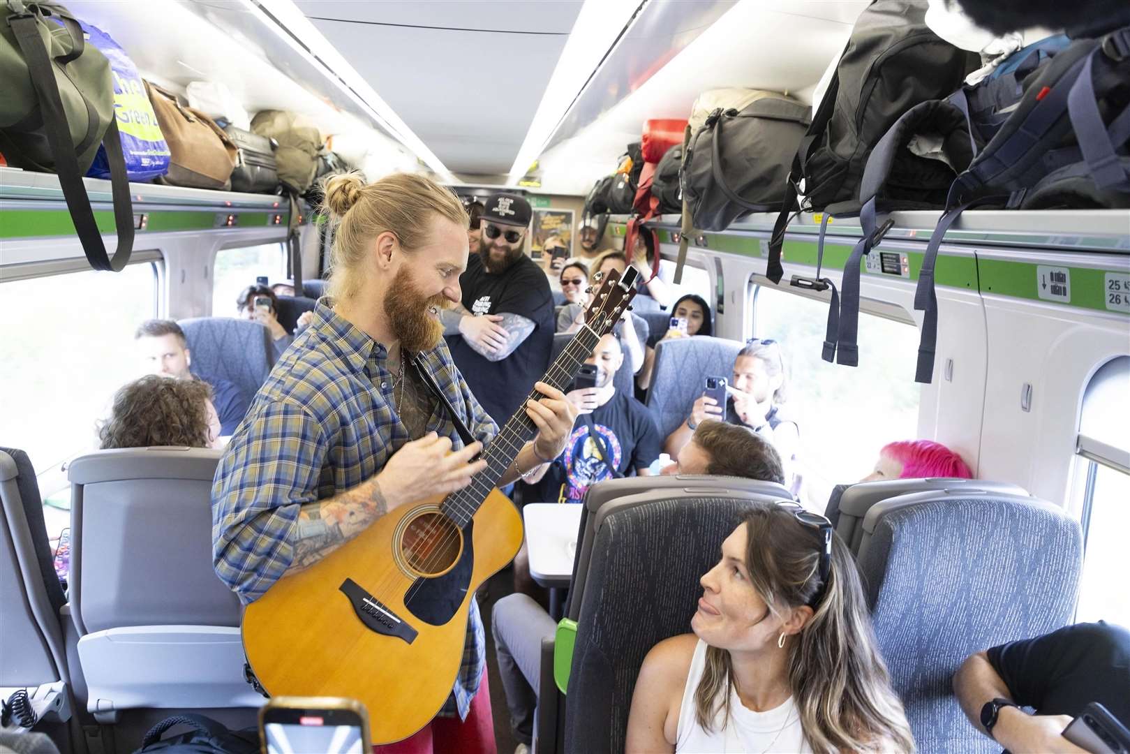 Sam Ryder performs an impromptu gig on board a train travelling from Paddington Station to Glastonbury (David Parry Media Assignments/PA)